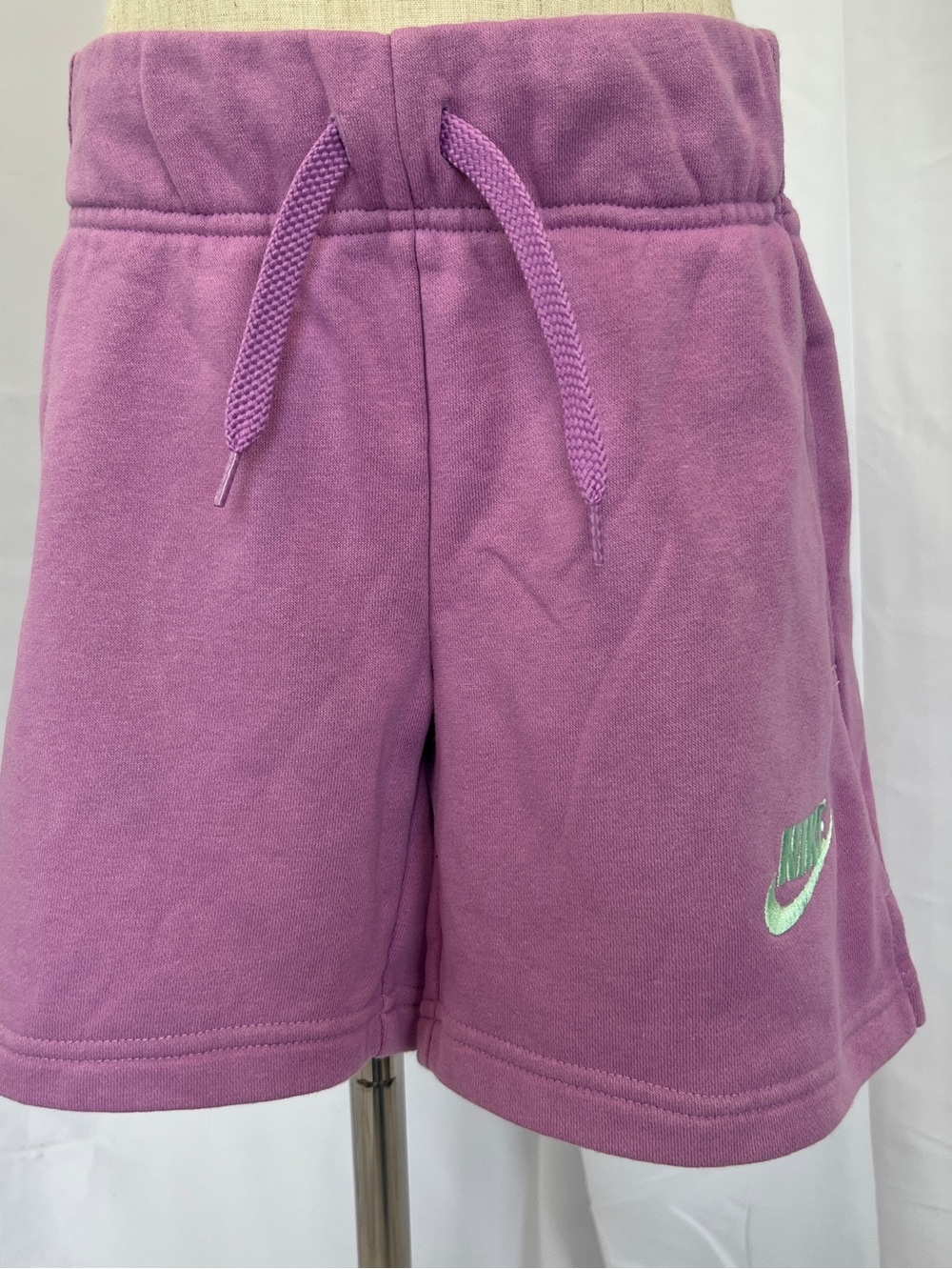 Nike Medium Girls Lavender Athletic Shorts